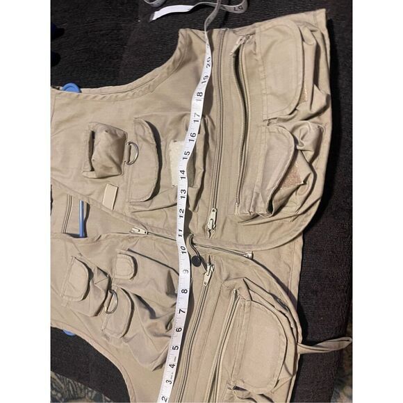 Vintage Woodfield Mens Beige Cargo Pockets Fishing Vest Size Medium - Picture 8 of 9